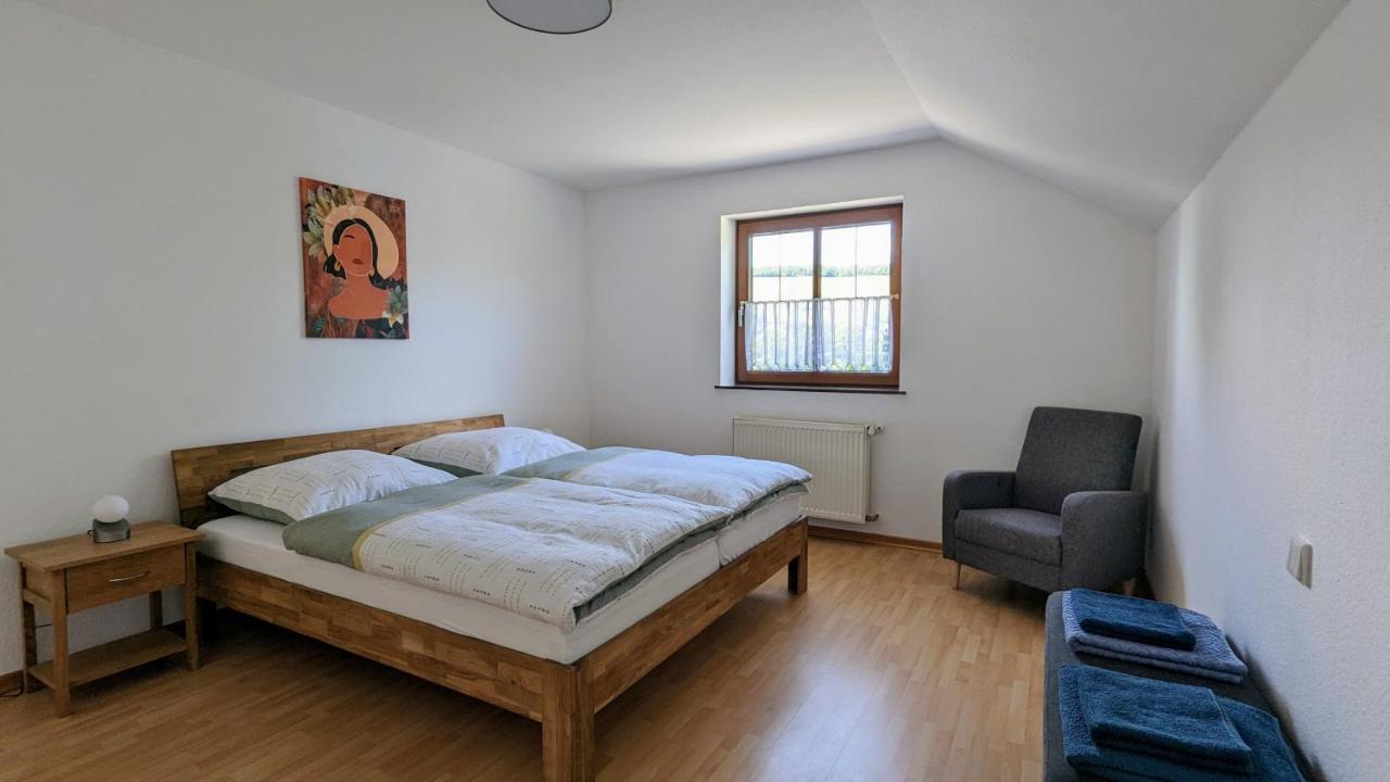 Haus An Der Mosel Apartment แบร์นคาสเทล-คืสท์ ภายนอก รูปภาพ