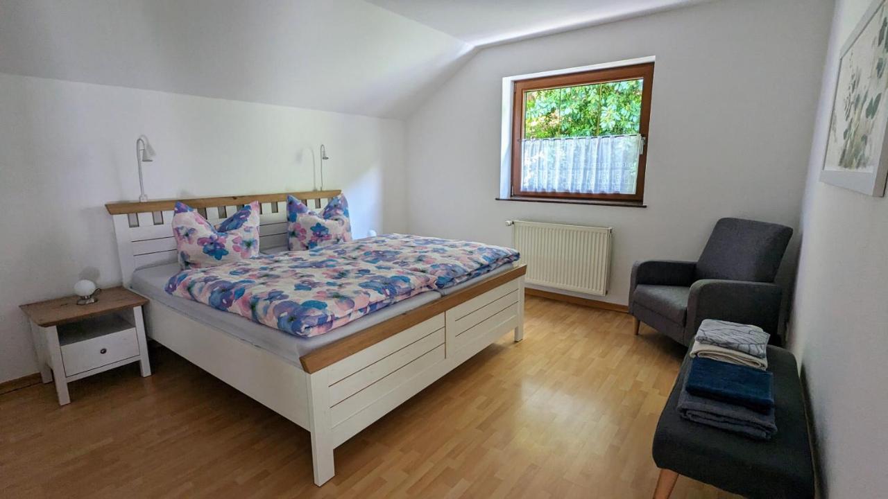 Haus An Der Mosel Apartment แบร์นคาสเทล-คืสท์ ภายนอก รูปภาพ