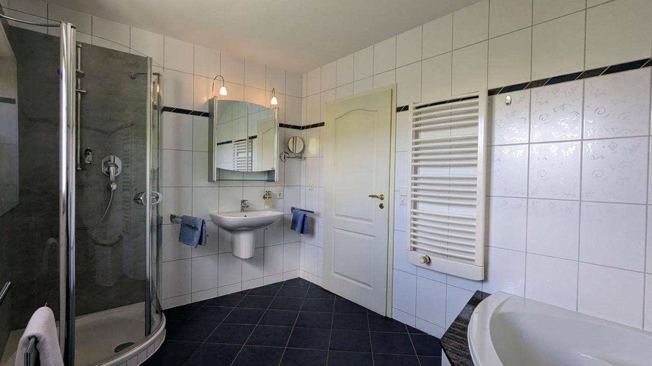 Haus An Der Mosel Apartment แบร์นคาสเทล-คืสท์ ภายนอก รูปภาพ