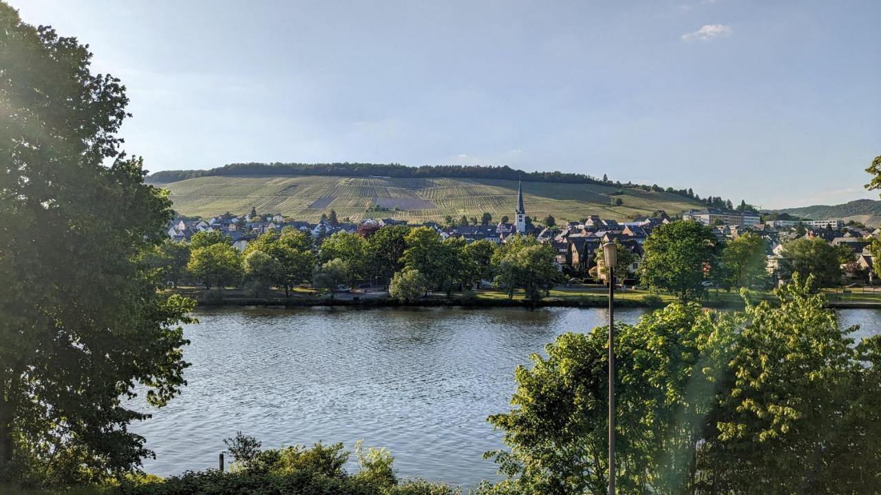 Haus An Der Mosel Apartment แบร์นคาสเทล-คืสท์ ภายนอก รูปภาพ