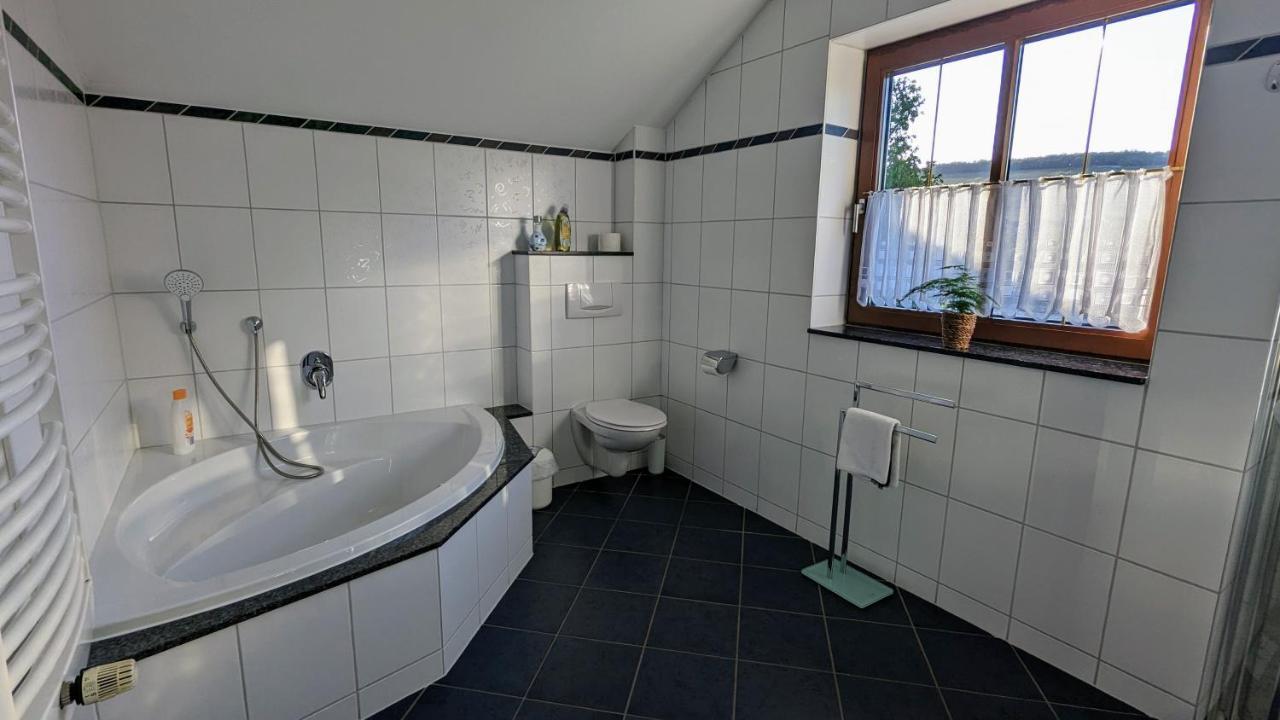 Haus An Der Mosel Apartment แบร์นคาสเทล-คืสท์ ภายนอก รูปภาพ